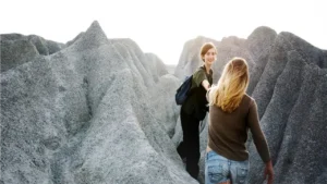 6 أبراج تتراجع وفاؤها والجدعنة في أوقات الأزمات رغم شخصياتها الاجتماعية الجذابة